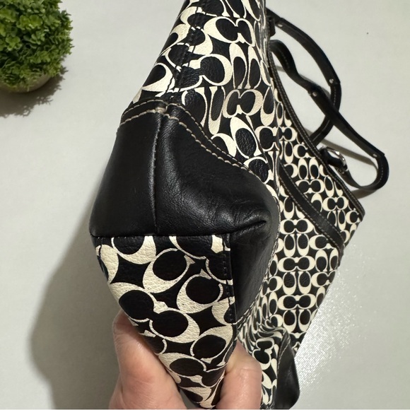 Coach Heritage Chelsea Black White Signature Print Shoulder Bag Purse Tote - Picture 4 of 11